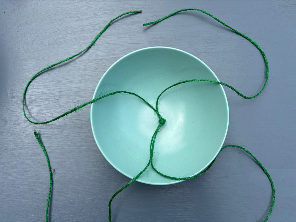Bowl method of laying twine for kokedama